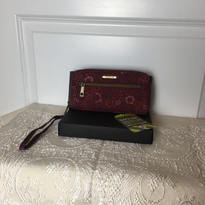 Travelon zippered wallet with ID protection